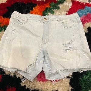 AE light wash mom shorts